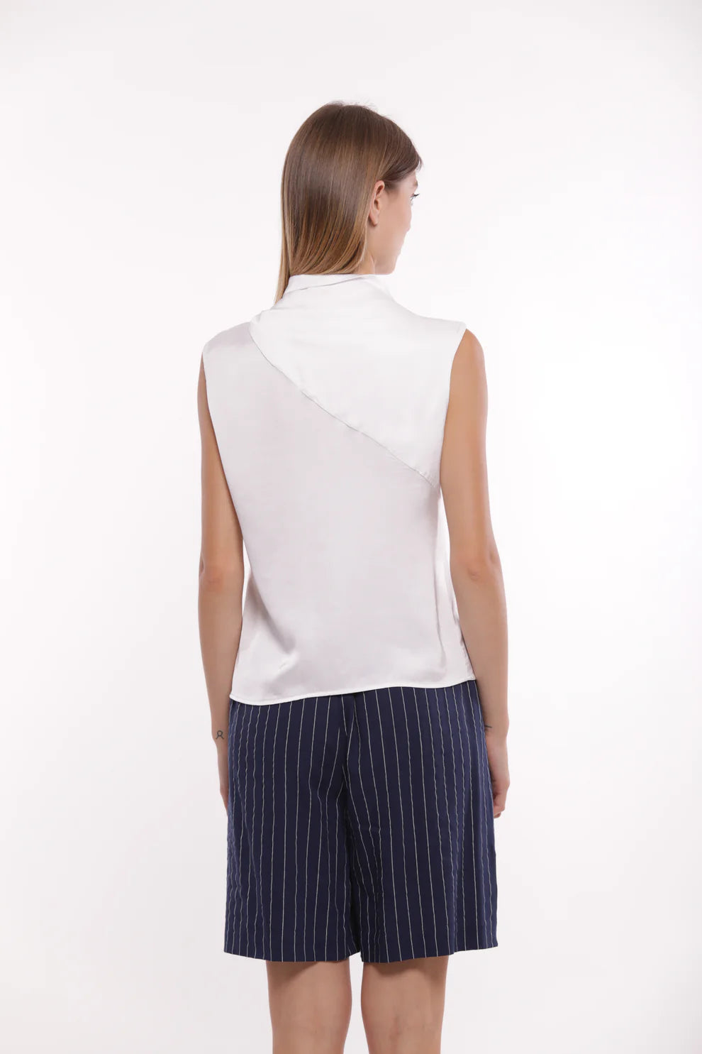 TOP IN RASO DI VISCOSA CON NODO