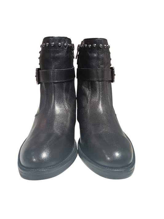 STIVALETTI CON BORCHIE