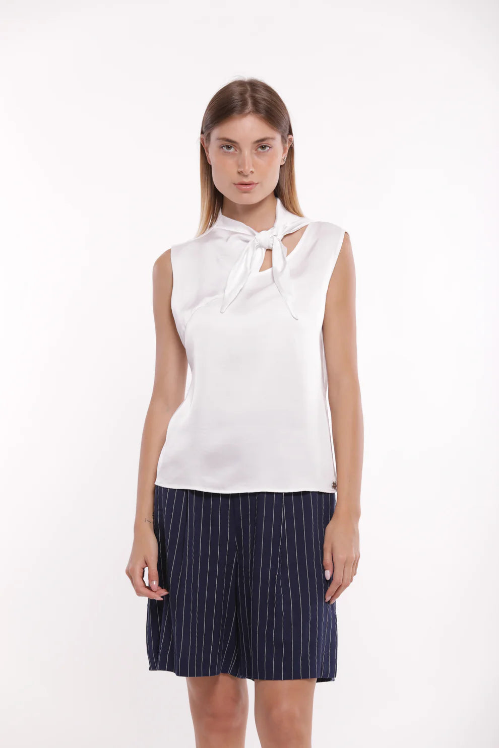 TOP IN RASO DI VISCOSA CON NODO