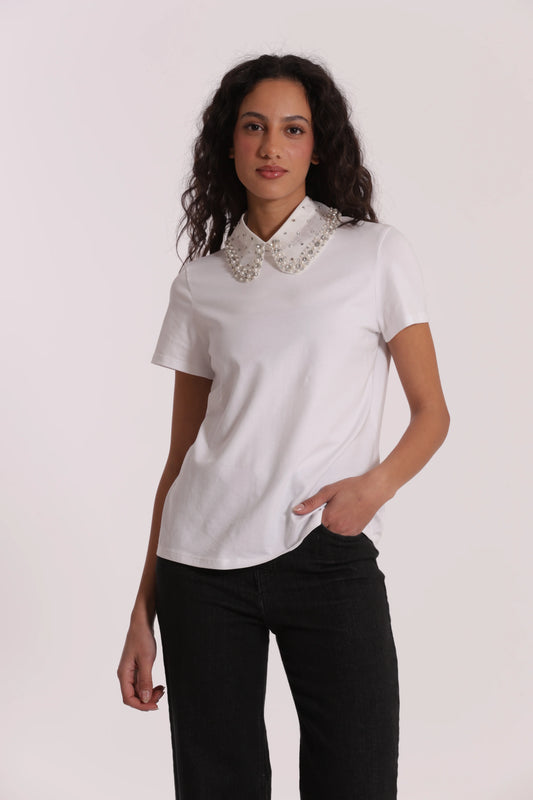 T-SHIRT CON COLLETTO DECORATO
