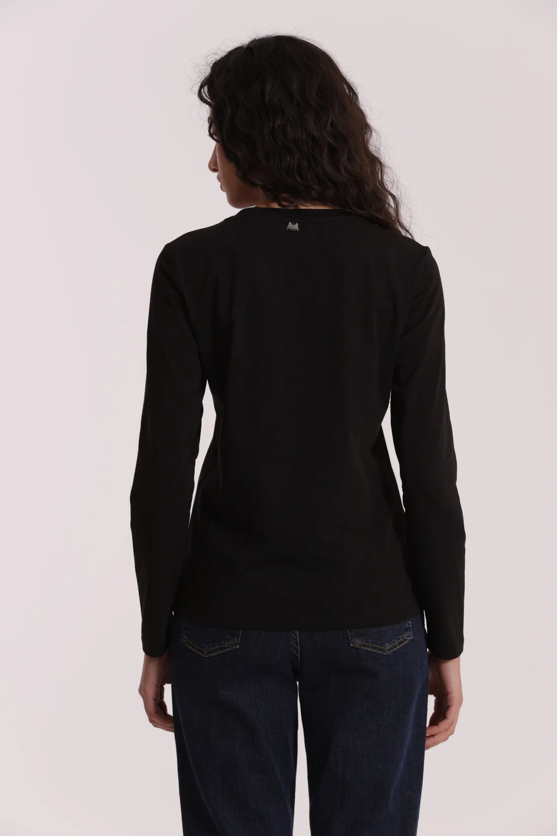 T-SHIRT CON COLLETTO DECORATO